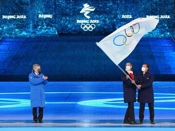 "The Olympic flag is in our hands! La bandiera Olimpica sventola nelle nostre mani!"