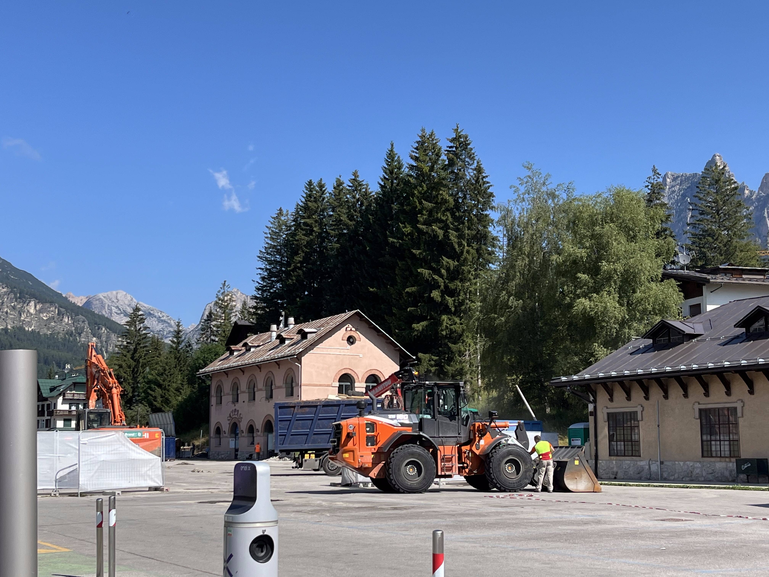 Immagine: ruspe in area ex-stazione